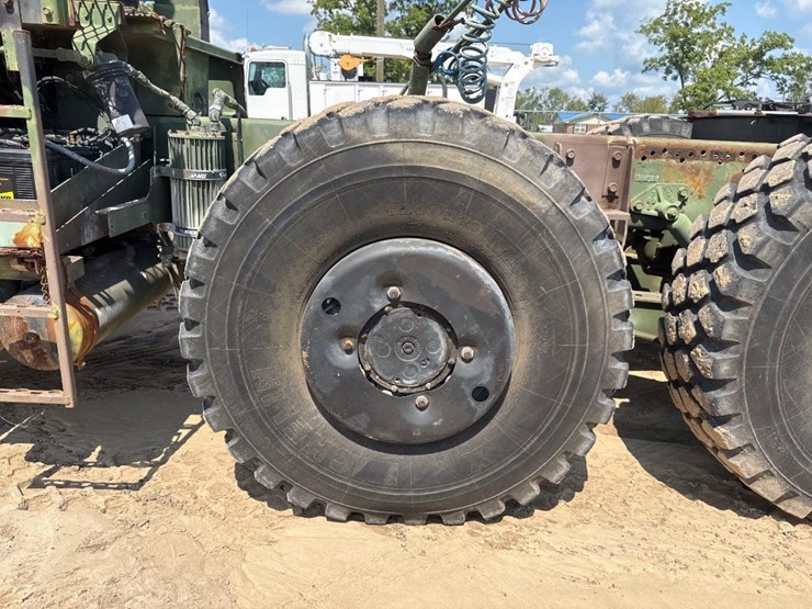 2000-oshkosh-m1070-image-11