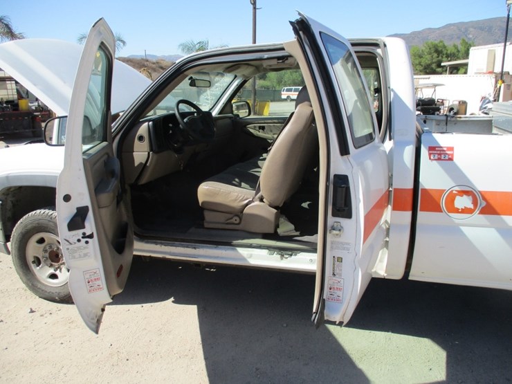 2005-chevrolet-2500hd-image-11