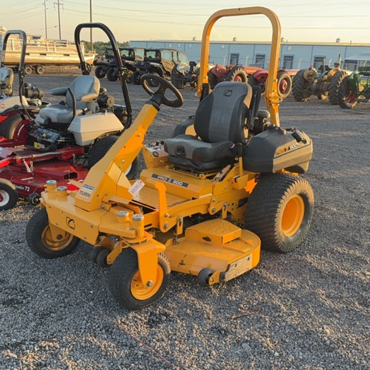 #3091 • CUB CADET PRO Z900 ZERO TURN MOWER