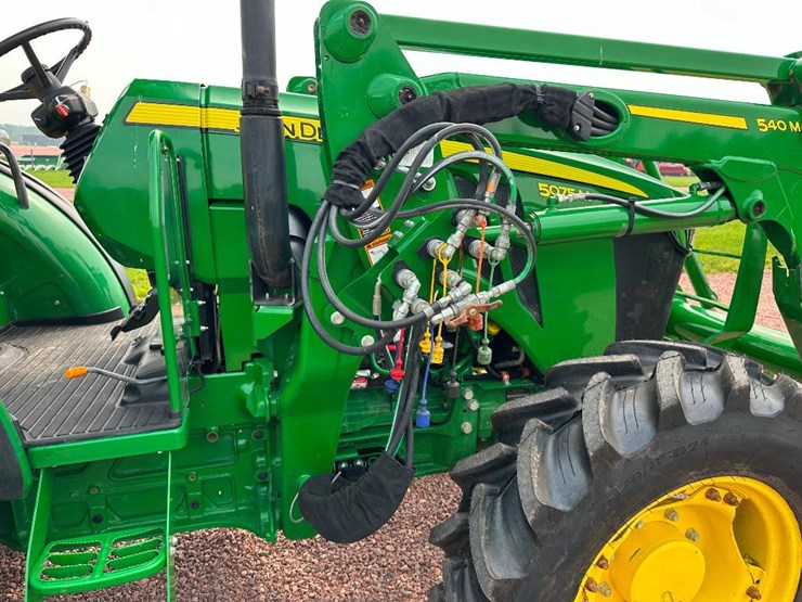 2018-john-deere-5075m-image-23