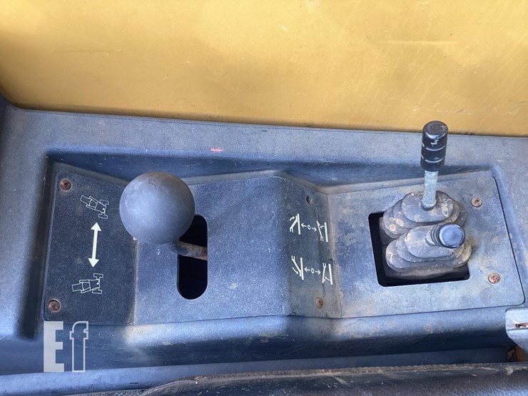 2010-caterpillar-tl943-image-12