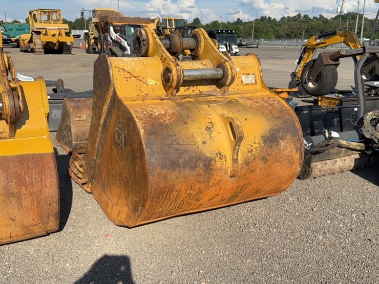 #2029-•-cat-60"-excavator-tooth-bucket-image-4