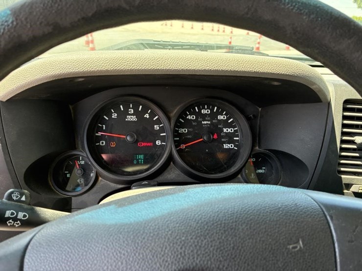 2012-chevrolet-silverado-1500-image-15