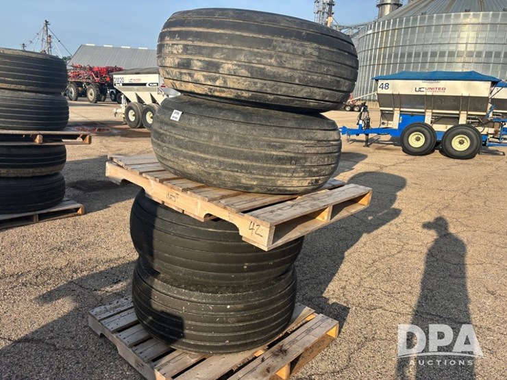 implement-tires-(dr11905)-image-1