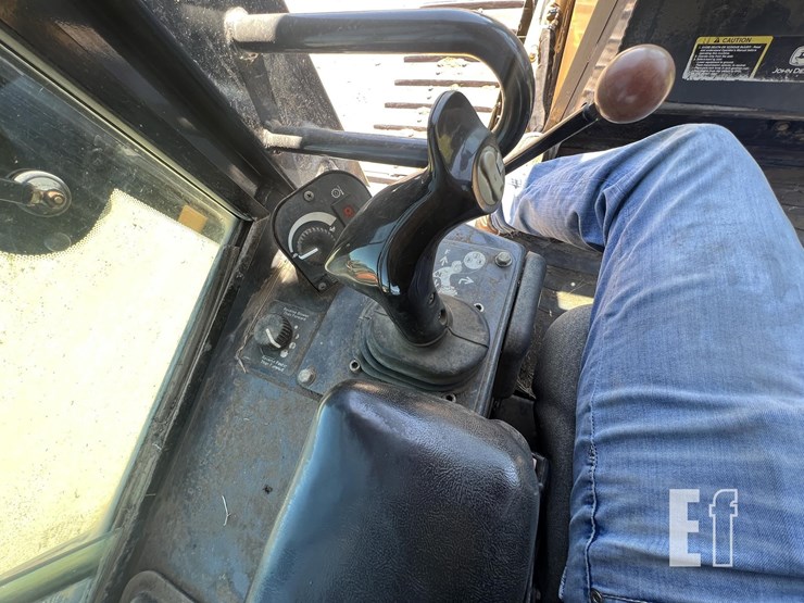 2013-deere-700j-lgp-image-17