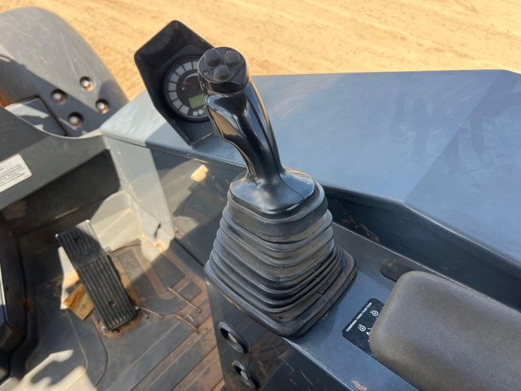 2018-deere-204l-image-29