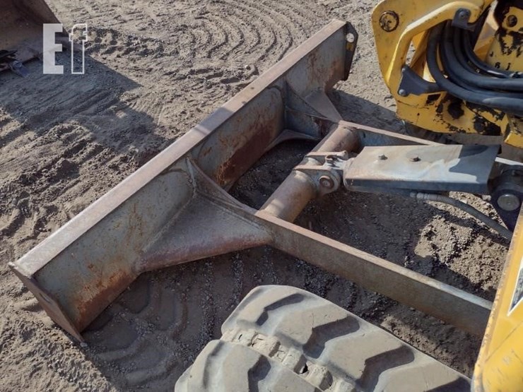 2006-deere-35d-image-26