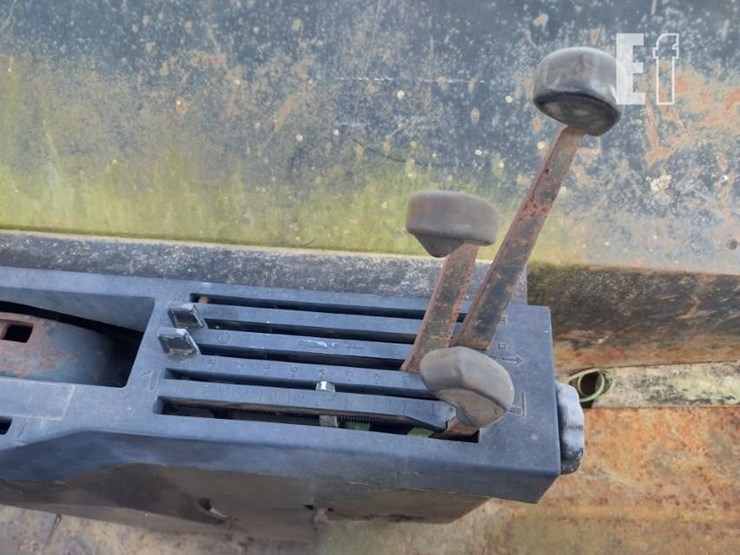 john-deere-4240-image-11