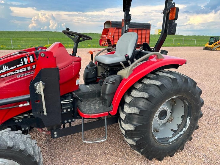 2011-case-ih-farmall-40-image-11