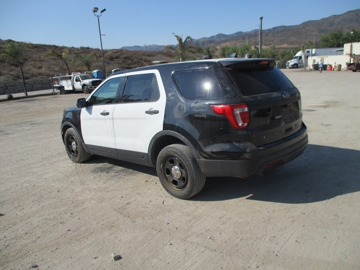 2016-ford-explorer-image-4