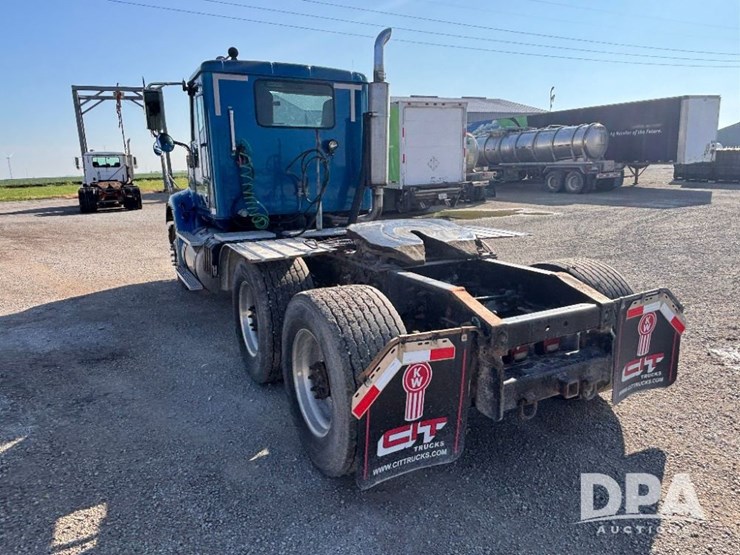2002-ihc-9400i-day-cab-truck-(gp10940,-unit-109996)-image-9