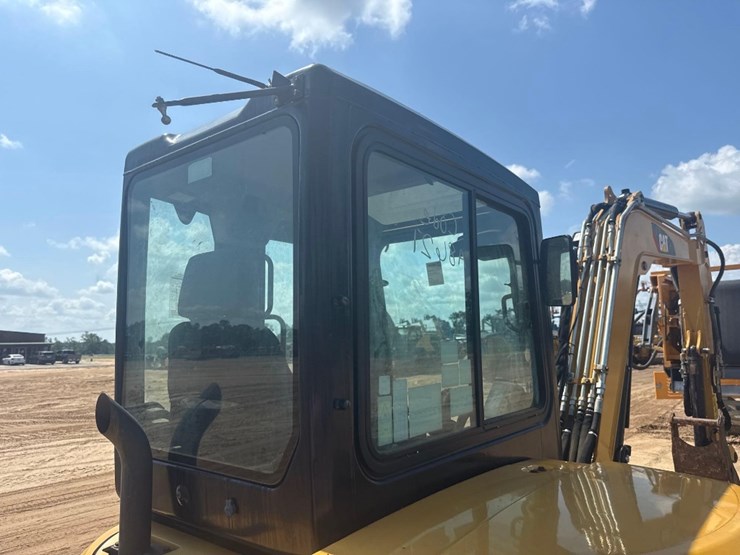 caterpillar-305e2-cr-image-21