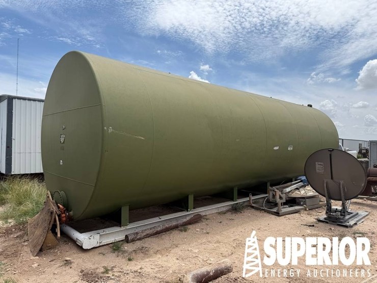 (r18-9)-10'6"dia-x-33'l-water-tank,-w/-4'l-porch,-image-2