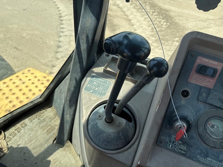 2000-deere-310se-image-29