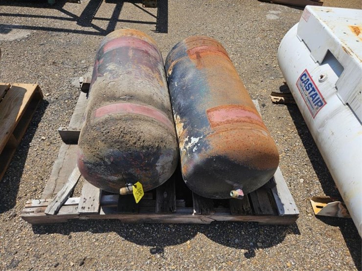 #2556-•-pallet-of-air-tanks-image-6