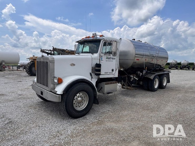 2000-peterbilt-357-image-1