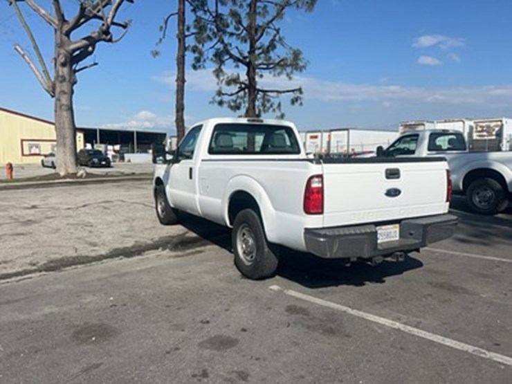 2013-ford-f250-xl-image-3