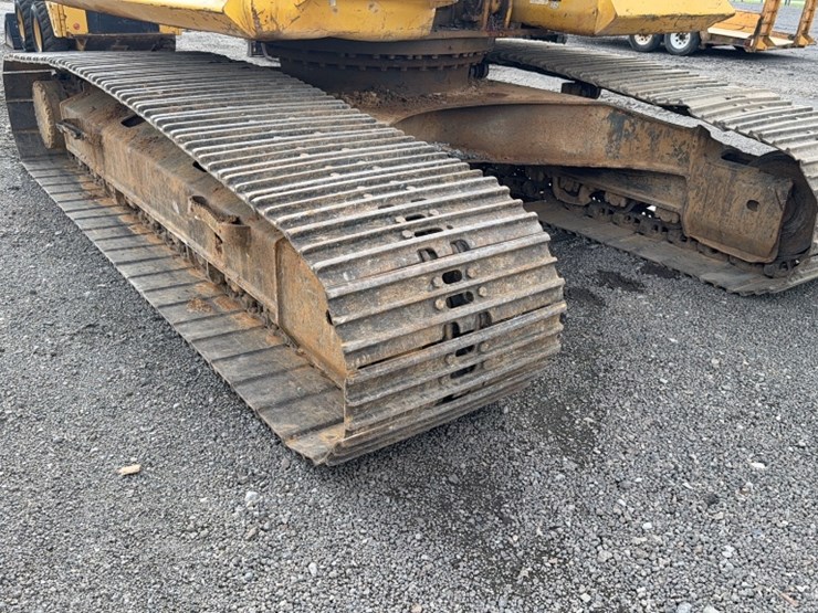 komatsu-pc210-lc-11-image-7