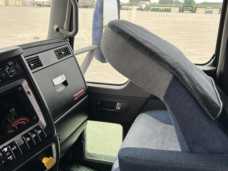 2018-kenworth-t800-image-13