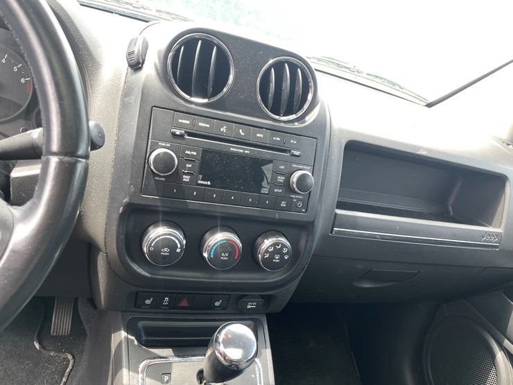 2011-jeep-compass-image-32