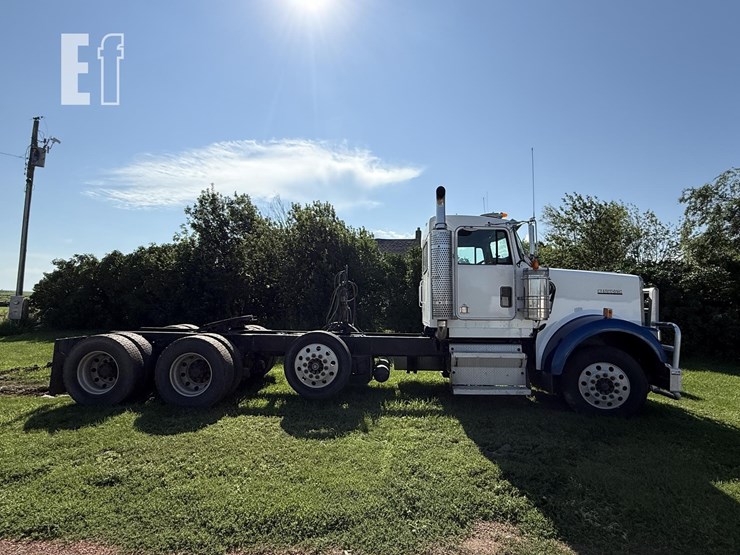 2005-kenworth-w900-image-6