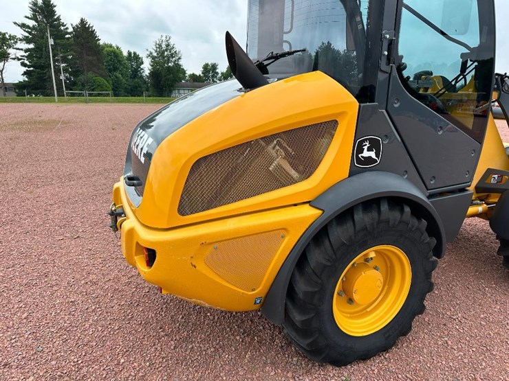 2017-deere-304l-image-25