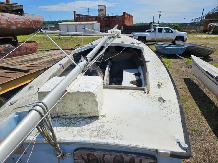 #2534-•-o-day-rhodes-19'-sail-boat-with-trailer-image-9