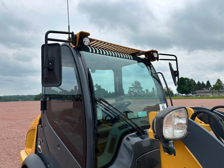 2017-deere-304l-image-22