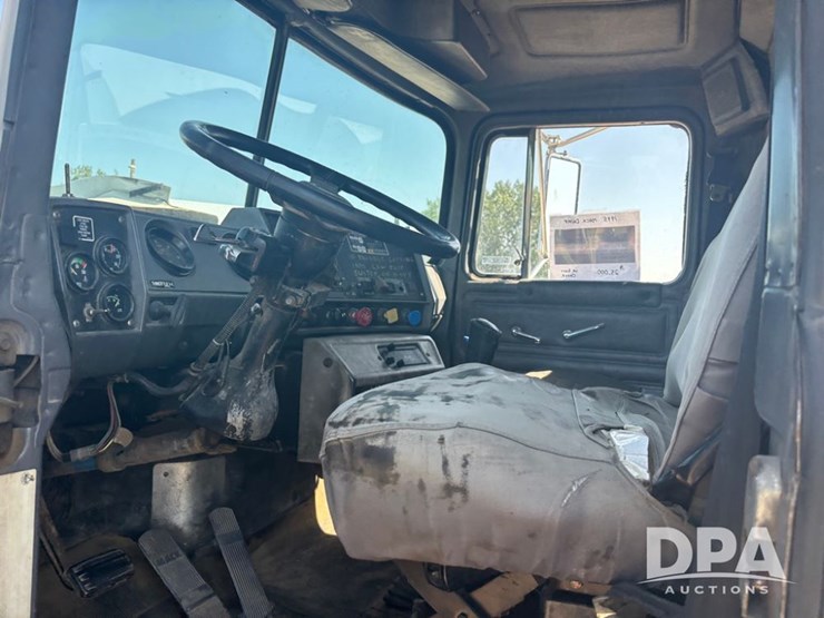 1995-mack-rd690s-image-64