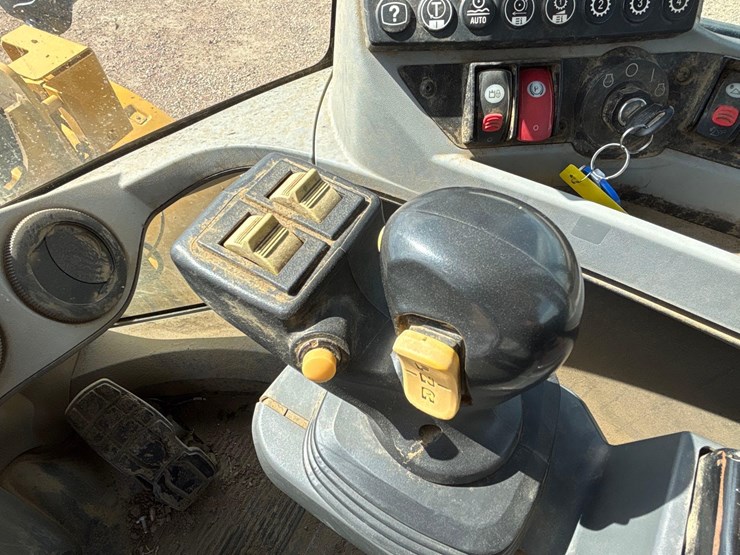 2012-caterpillar-930-image-35