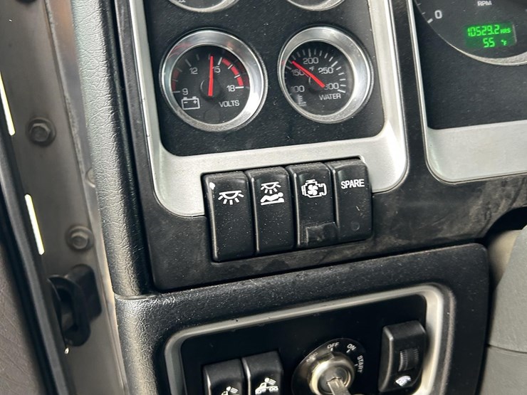 2018-kenworth-t800-image-18