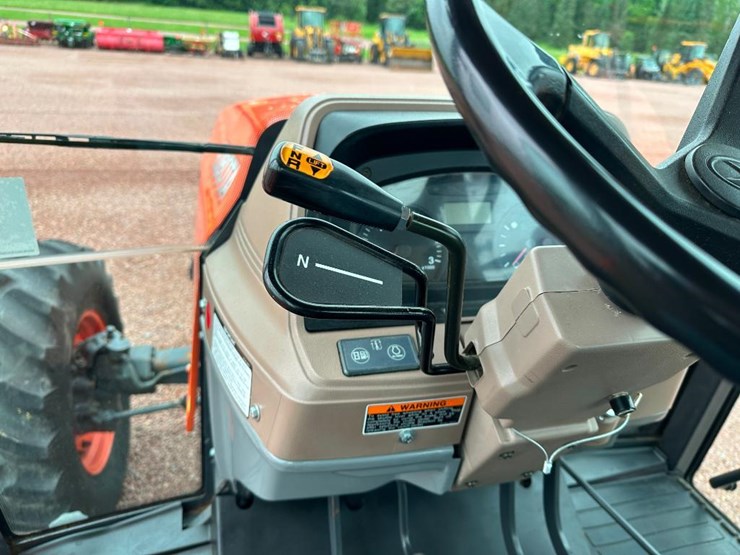 2013-kubota-m126x-image-51
