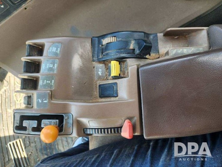 2000-john-deere-8310-image-21