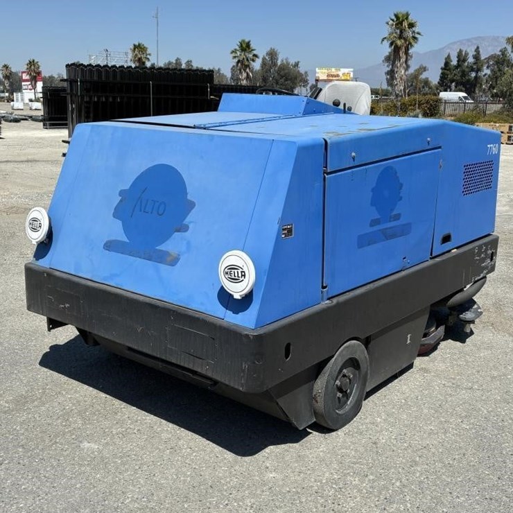 1997 Clarke Alto 505-232 Ride On Floor Scrubber