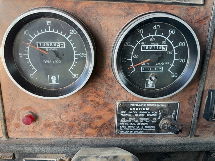 2000-kenworth-t300-image-21