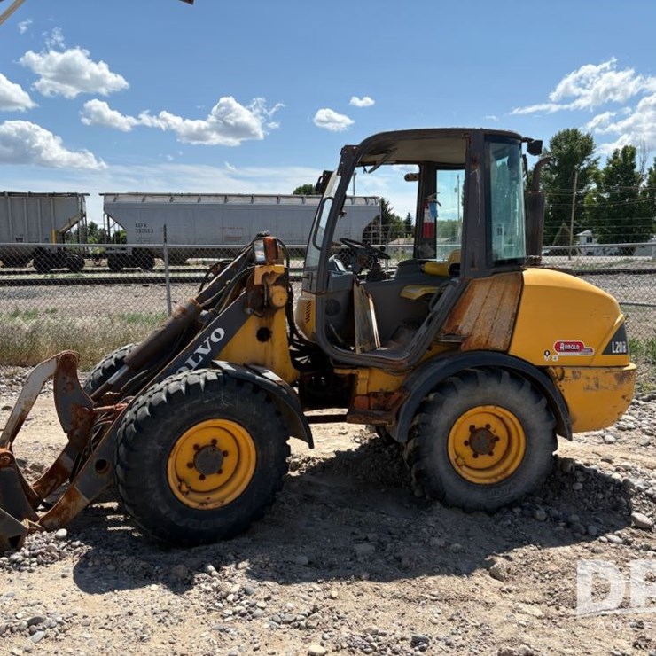 2008 VOLVO L20B