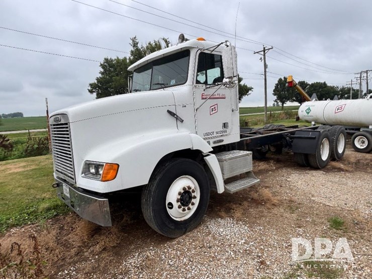 2000-freightliner-truck-(gp11021,-unit-398)-image-15
