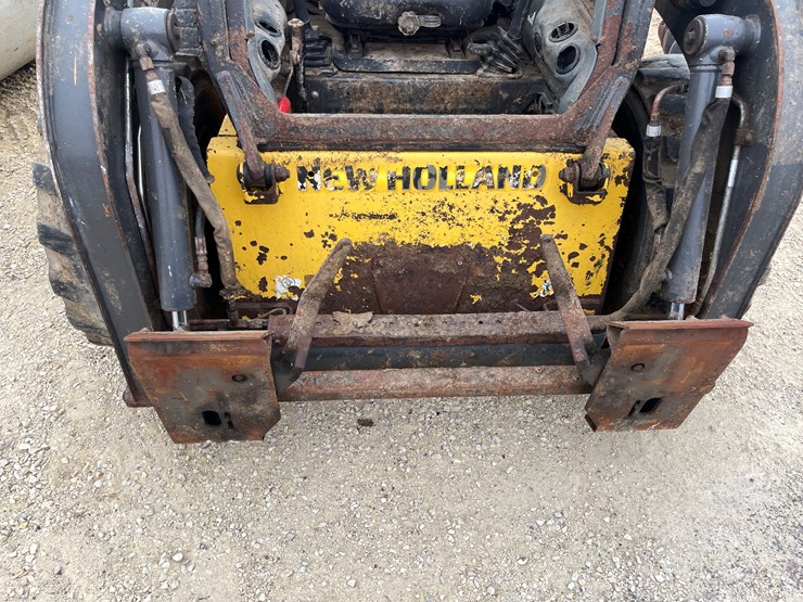 new-holland-l215-image-16