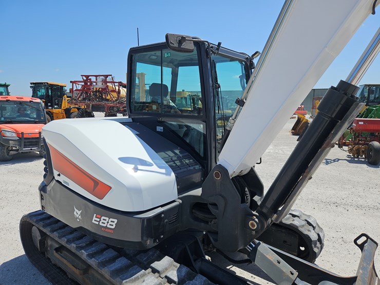 2021-bobcat-e88-image-21