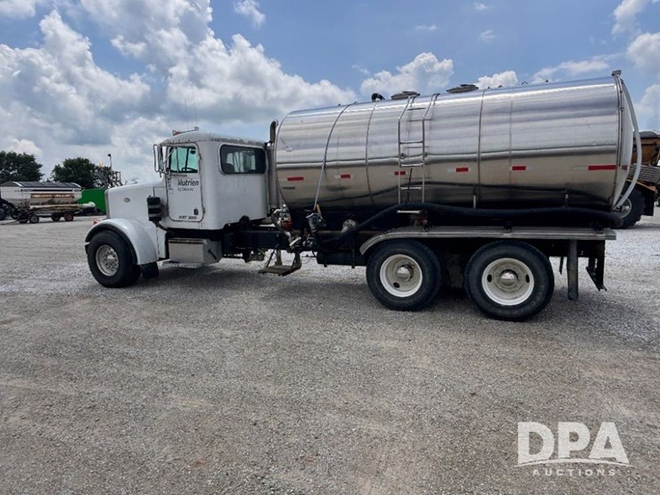 2000-peterbilt-357-image-14