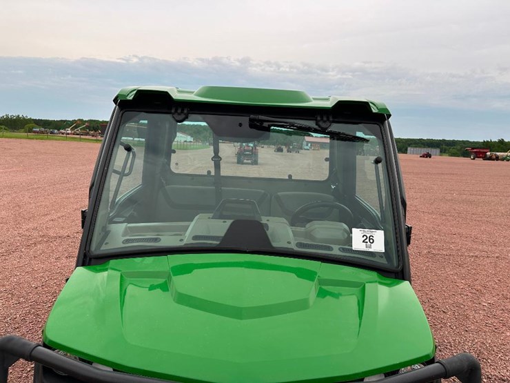 2022-john-deere-gator-image-16