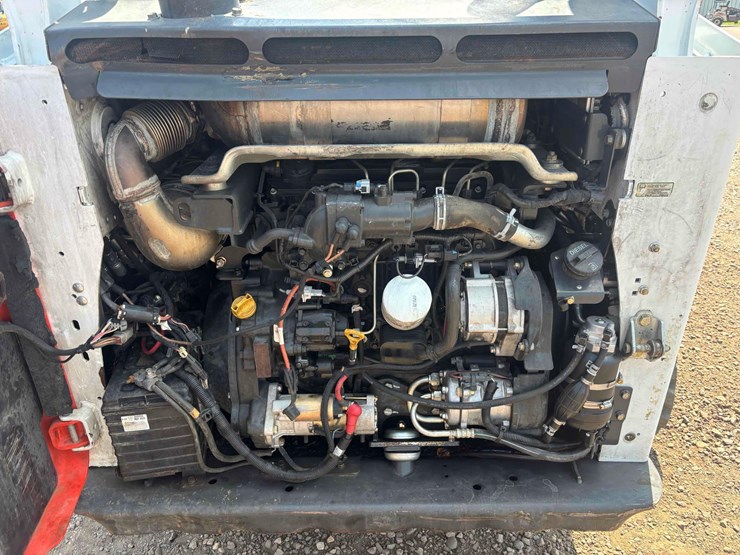 2017-bobcat-t750-image-12