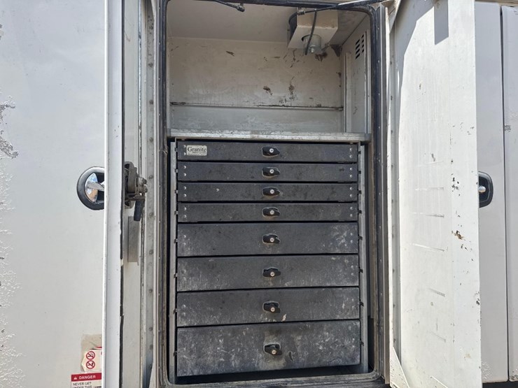 2014-freightliner-s/a-service-truck-image-20