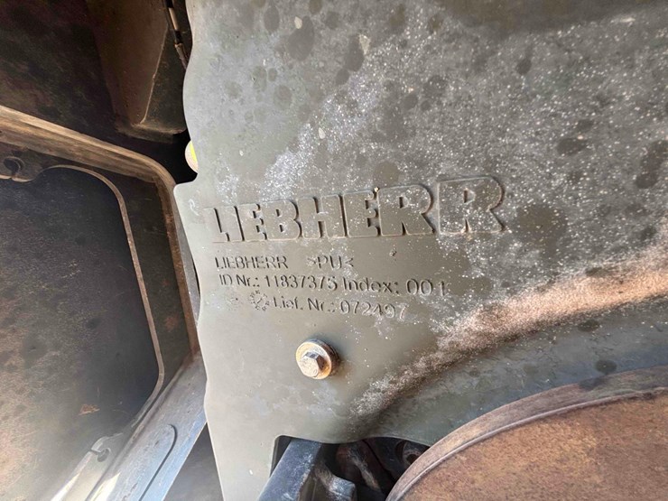 2017-liebherr-l586-image-16