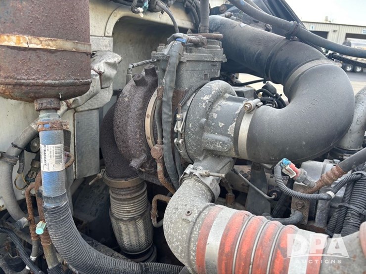 2013-peterbilt-337-image-30