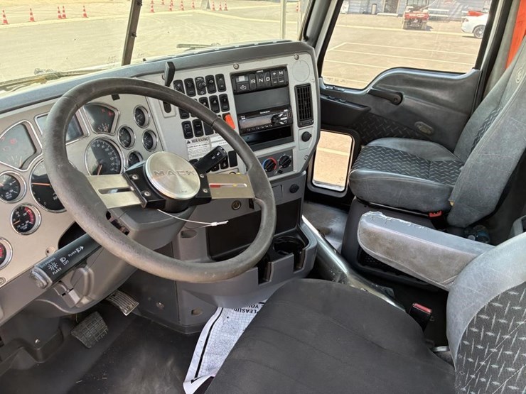 2018-mack-pinnacle-truck-tractor-image-20