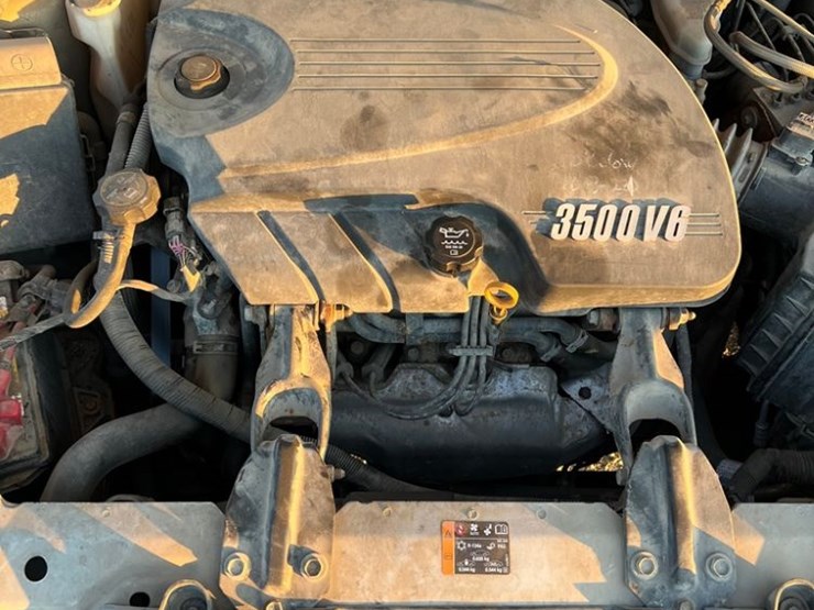 2011-chevrolet-impala-sedan-(np6086)-image-10