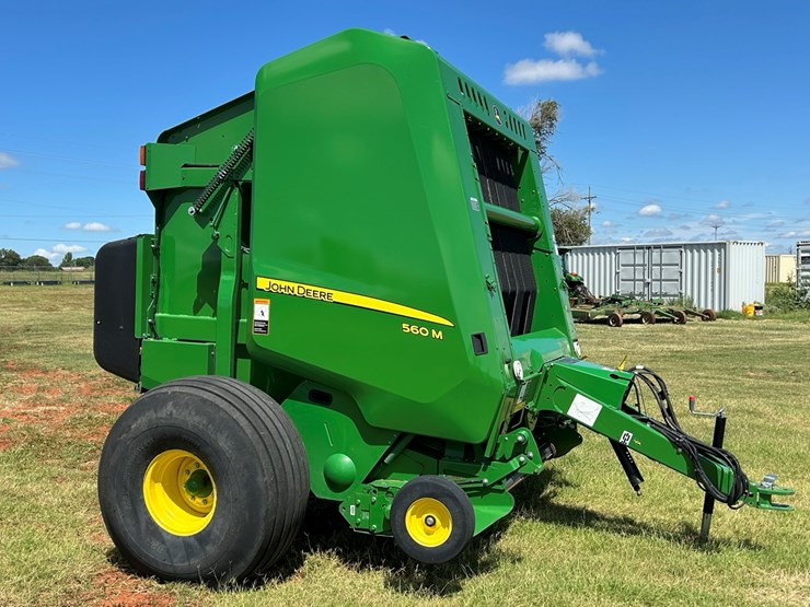 john-deere-560m-image-1