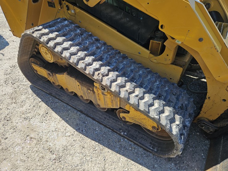 2021-caterpillar-279d3-image-22
