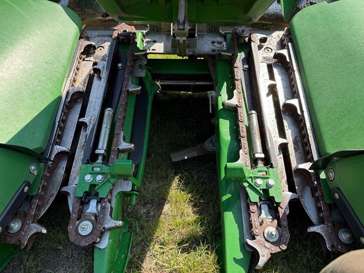 2021-john-deere-c12r-image-46